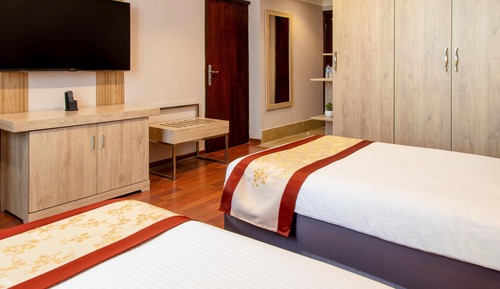 Deluxe Two Bedroom Family Suite