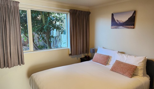 Deluxe One Bedroom for 3