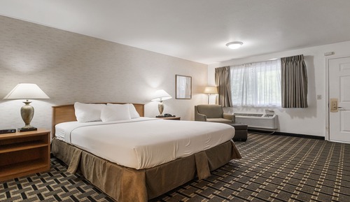 Standard Room, 1 King Bed, Non Smoking, Refrigerator & Microwave