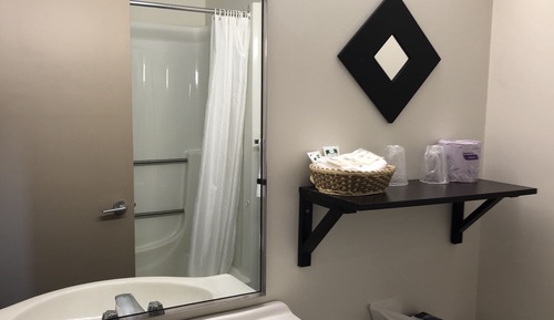 Standard Room, 1 Queen Bed, Jetted Tub