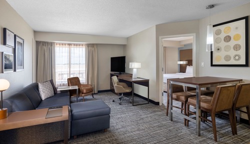 Suite, 2 Bedrooms (Mobility/Hearing Access, Roll-In Shwr)