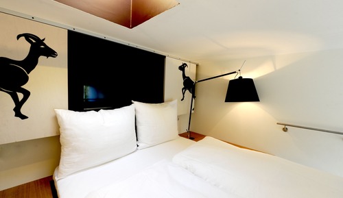 Double Room (Climb Up)