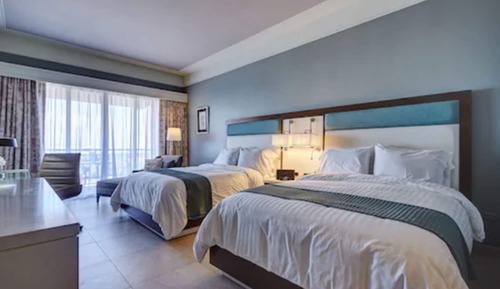 Deluxe Room, 2 Queen Beds, Balcony, Mountain View