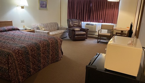 Basic Room, 1 Queen Bed, Refrigerator & Microwave