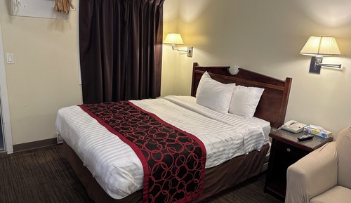 Deluxe Room, 1 Queen Bed, Kitchen, Mountain View