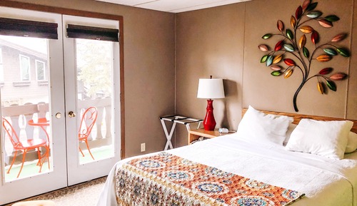 Standard Room, 1 Queen Bed, Balcony