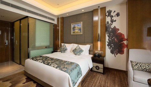 Deluxe Room, 1 King Bed, Non Smoking, Garden View