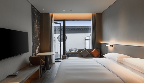 Room, 1 King Bed, Garden View
