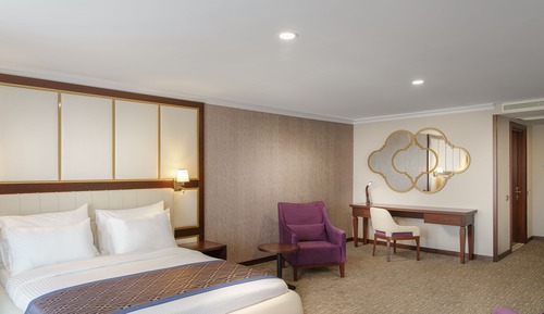 Premium Room, 1 Double Bed (Land View)