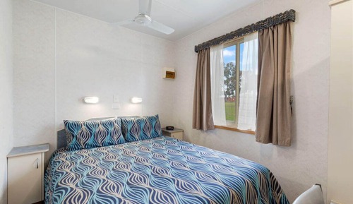 Standard 2 Bedroom Cabin - Sleeps 6