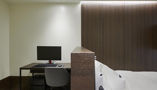 Room (VIP (exclusive minibar 1 high-end PC))
