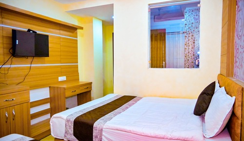 Deluxe Double or Twin Room