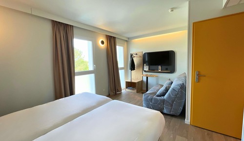 Room (Tribu. 4 people)