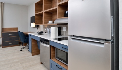 Studio Suite, 1 King Bed, Mobility Accessible (Roll-In Shower)
