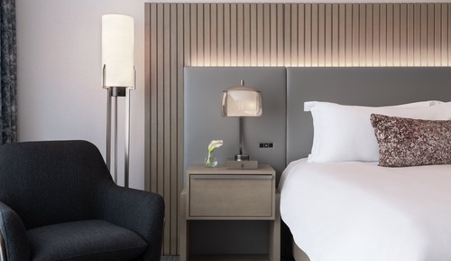 Grand Single Room, 1 King Bed, Corner
