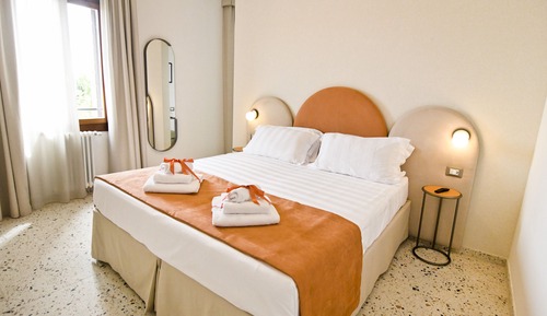 Classic Double or Twin Room (Artemisia)