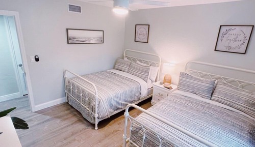 Premium 2-Bedroom Family Suite w/ Kitchen & Sofa Bed