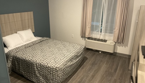 Queen Suite Accessible