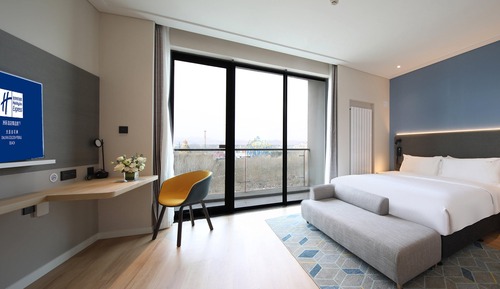 Standard Room, 1 King Bed (Extra Floor Space)