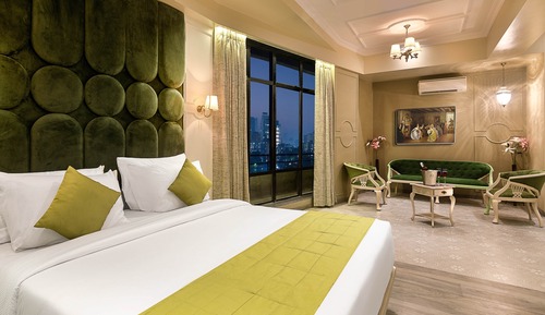 Premium Club Room with 2 way Airport Transfers and Cocktail Houes