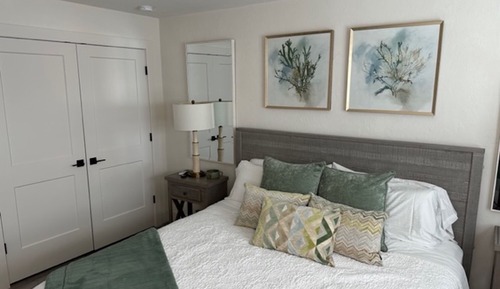 Downtown Premier 3 Bedroom 2 Bath Bungalow Non Smoking