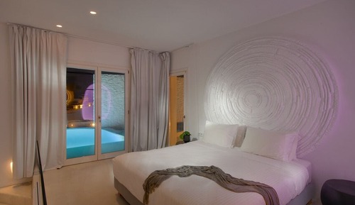 Golden Star 2BD Suite with Private Pool