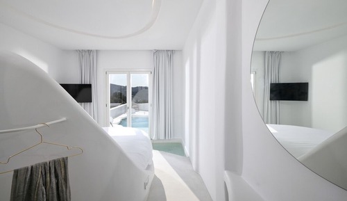 Topaz Riviera Water Suite with Private Pool