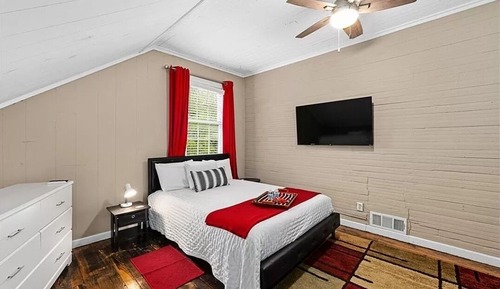 Home Office, Free Wi-Fi, Parking, 6 Beds, Beltline