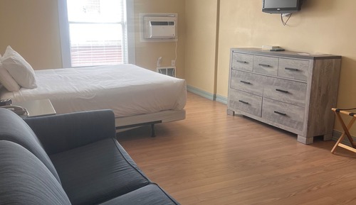 Basic Studio Suite, 1 King Bed