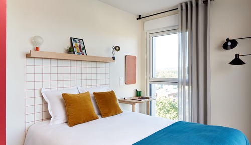 Room Coloc - room in a shared, non-air-conditioned