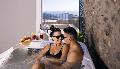 Maisonette 1 Bedroom Sea View with Hot Tub, Zoe