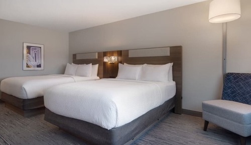 Standard Room, 2 Queen Beds, Accessible, Lake View (Accessible Tub)