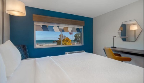 Standard Room, 2 Queen Beds, Lake View