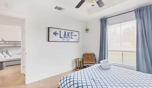 House, Multiple Beds, Patio (1305 Lakeshore Dr)