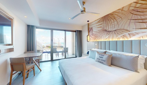 Luxury Presidential Beach Front Swim Out One Bedroom Suite Diamond Club