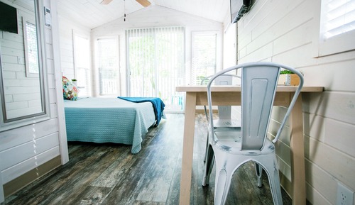 Standard Studio, 1 Queen Bed, Lake View