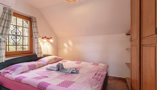 Family Chalet, 1 Bedroom, Mountainside (Vineyard Cottage Rataj 1 Hot Tub)
