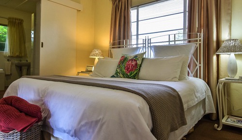 Comfort Cottage, 1 King Bed, Garden View