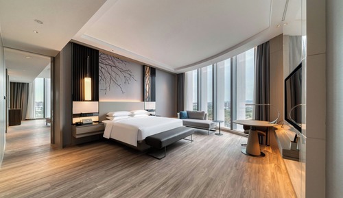 Executive Room, 1 King Bed, City View
