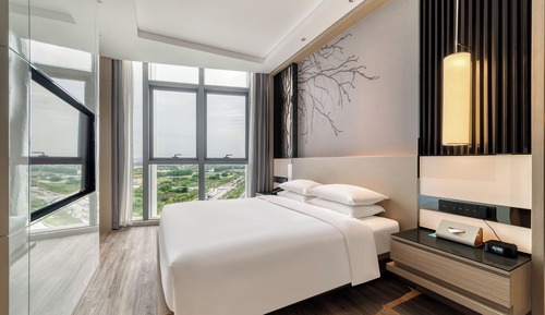 Superior Room, 1 King Bed, City View