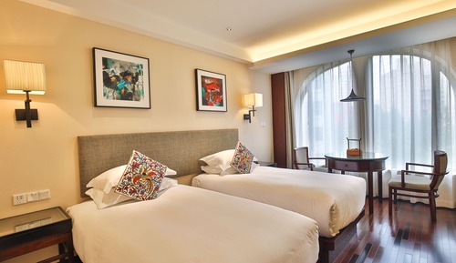Deluxe Twin Size Room