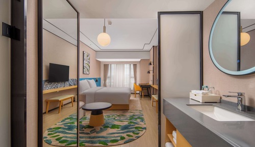 Deluxe Room, 1 King Bed