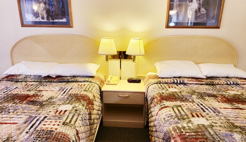 Classic Room, 1 Queen Bed, Ground Floor (Pet Friendly)