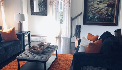 Studio suite, beach themed, Queen size bed, full kitchen private entrance, garden view
