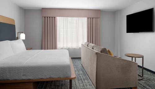 Business Suite, 1 King Bed (Boardroom)