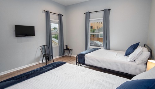 House (4 Bedrooms)