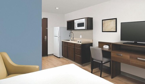Suite, 1 Queen Bed, Accessible, Non Smoking (Accessible Tub)