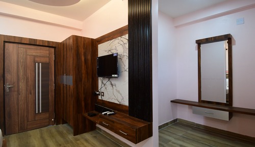 Deluxe Double Room, 1 Queen Bed, Smoking, City View