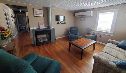 Vigilante Inn "Holliday"