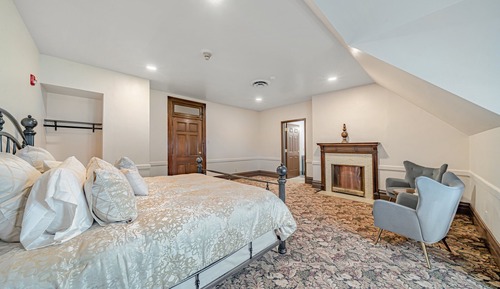 Luxury Suite, 1 King Bed, Non Smoking, Business Lounge Access